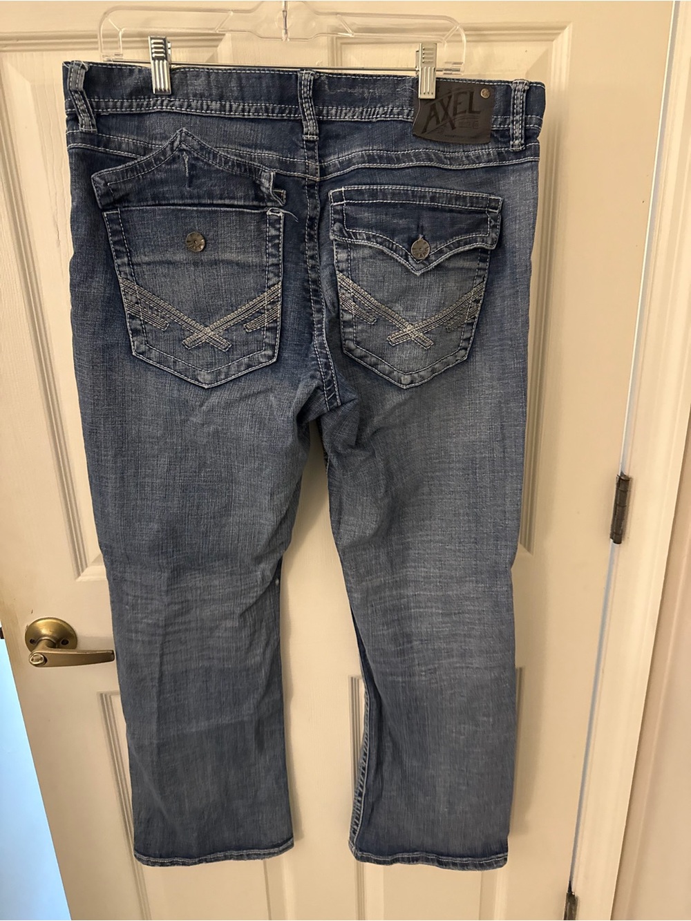 AXEL Men’s Straight Jeans in Medium Blue
